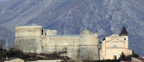 800px-Scurcola_Marsicana_AQ_-_Rocca_Orsini_01.JPG