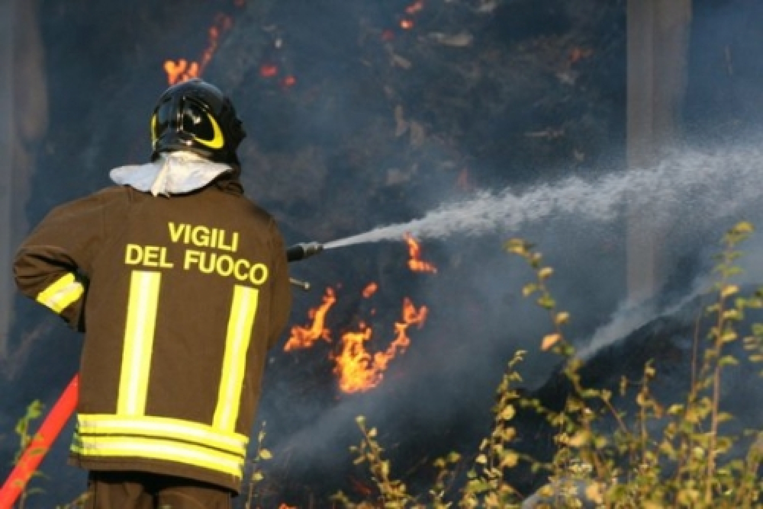 vigili-del-fuoco-in-azione.jpg