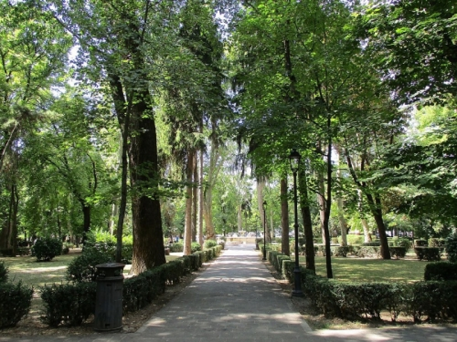 Piazza Torlonia.jpg