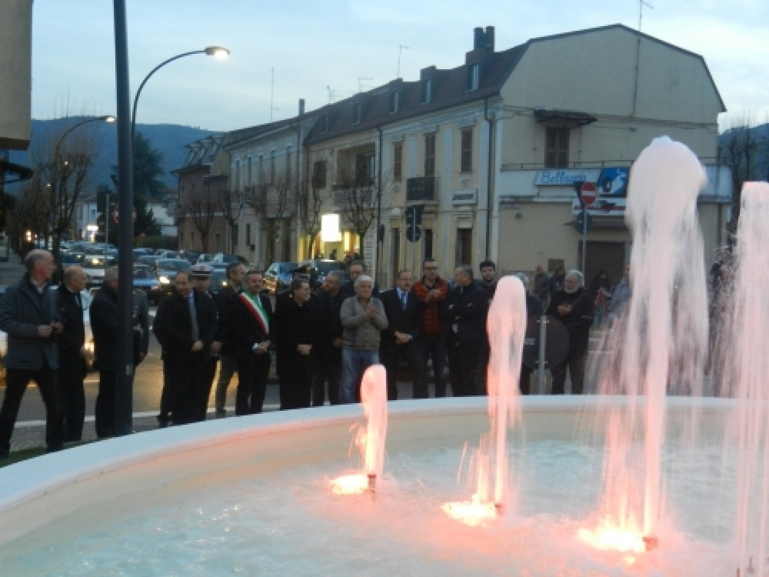 fontana piazza orlandini.JPG