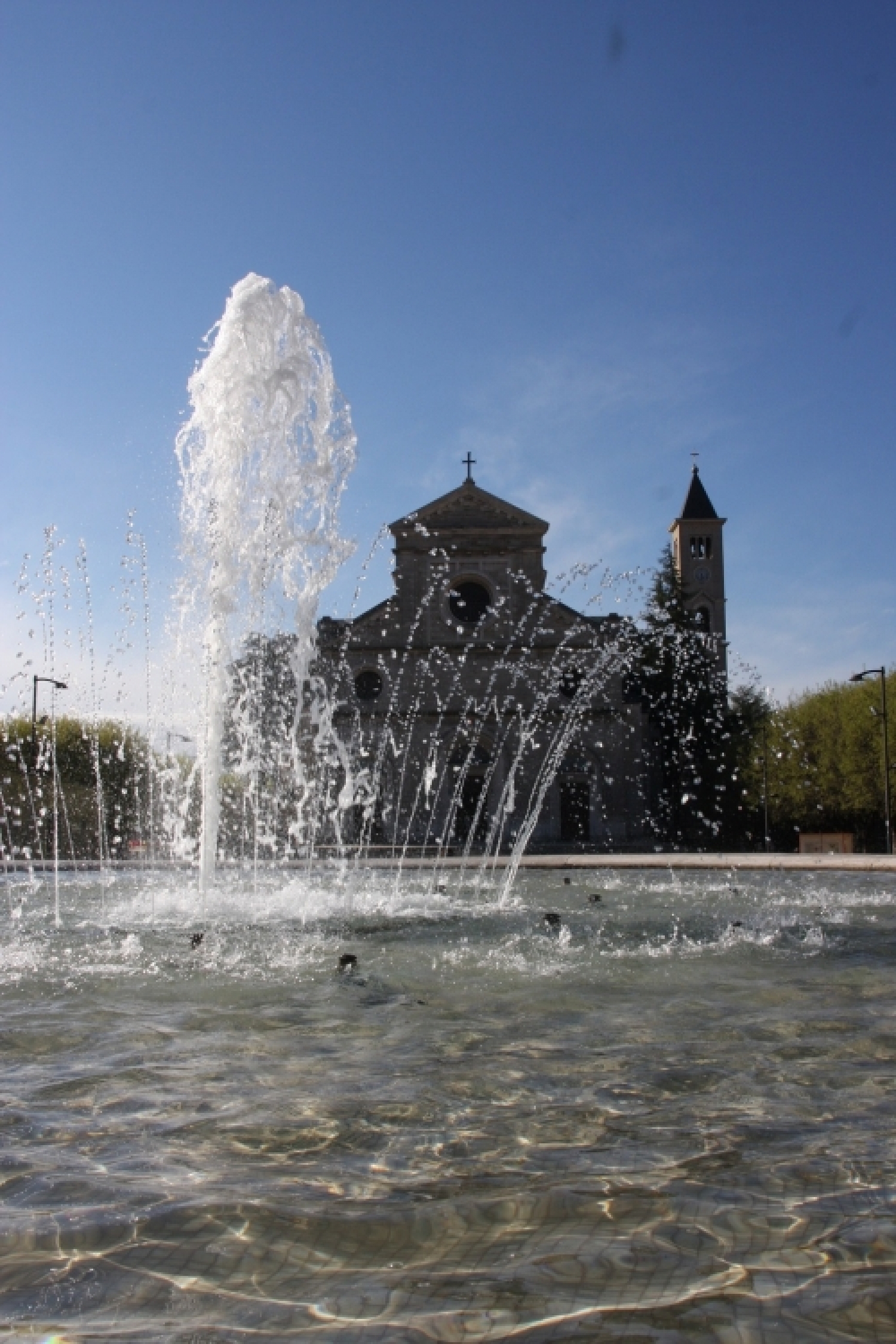 Fontana piazza Risorgimento.JPG