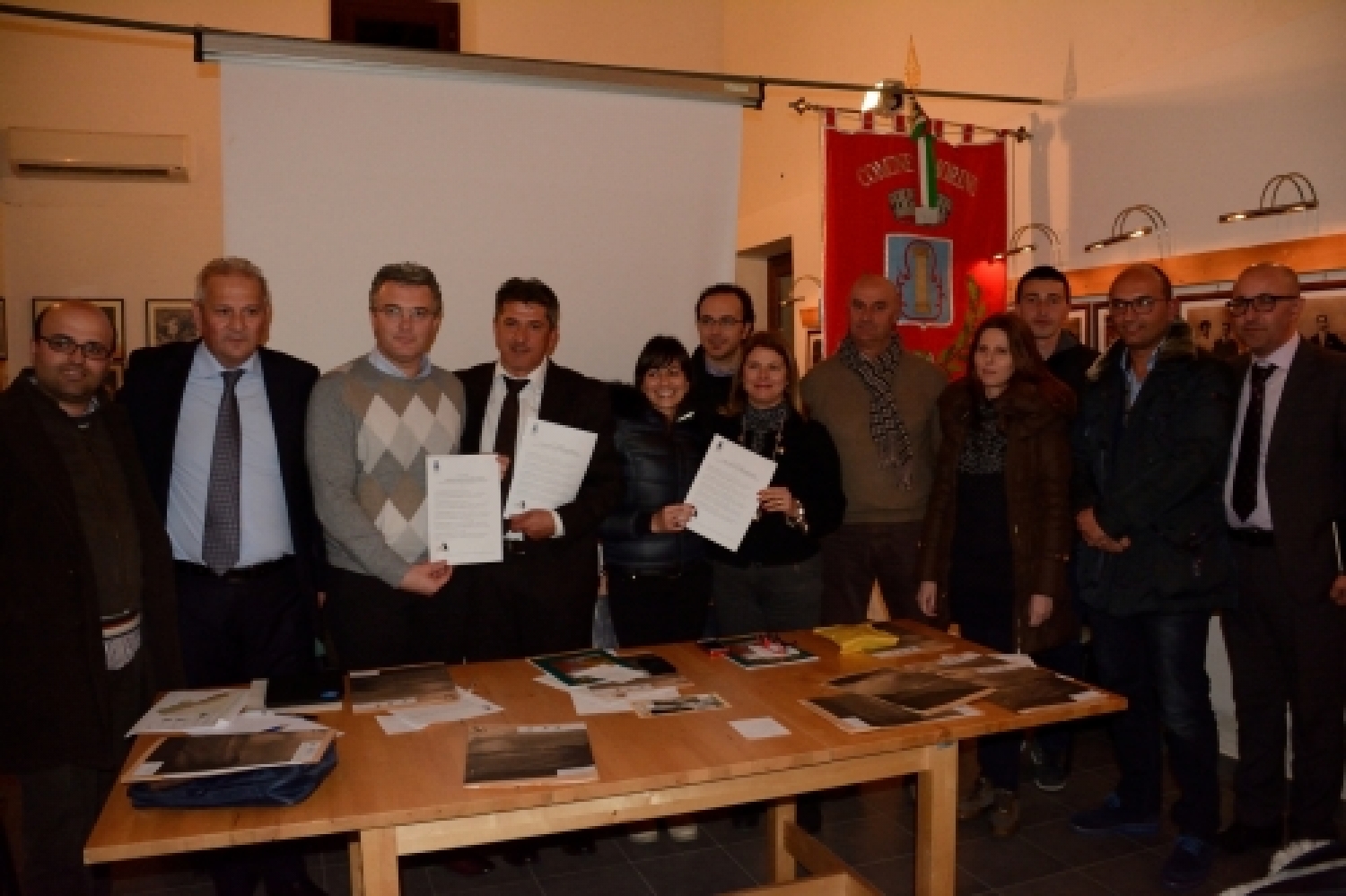 foto di gruppo sindaci e assessore 15.01.jpg