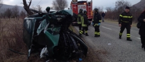 incidente-trasacco-collelongo-ambulanza-carabinieri-vigili-del-fuoco-3.jpg