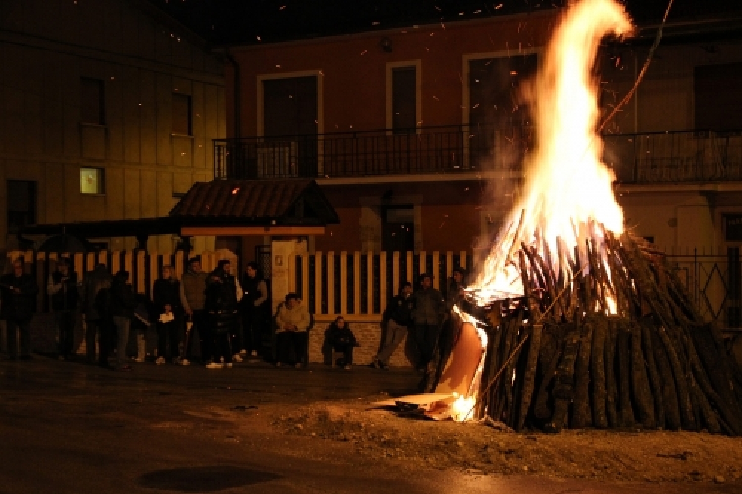 focaracci-via-san-francesco-il-fuoco-pi-antico.jpg