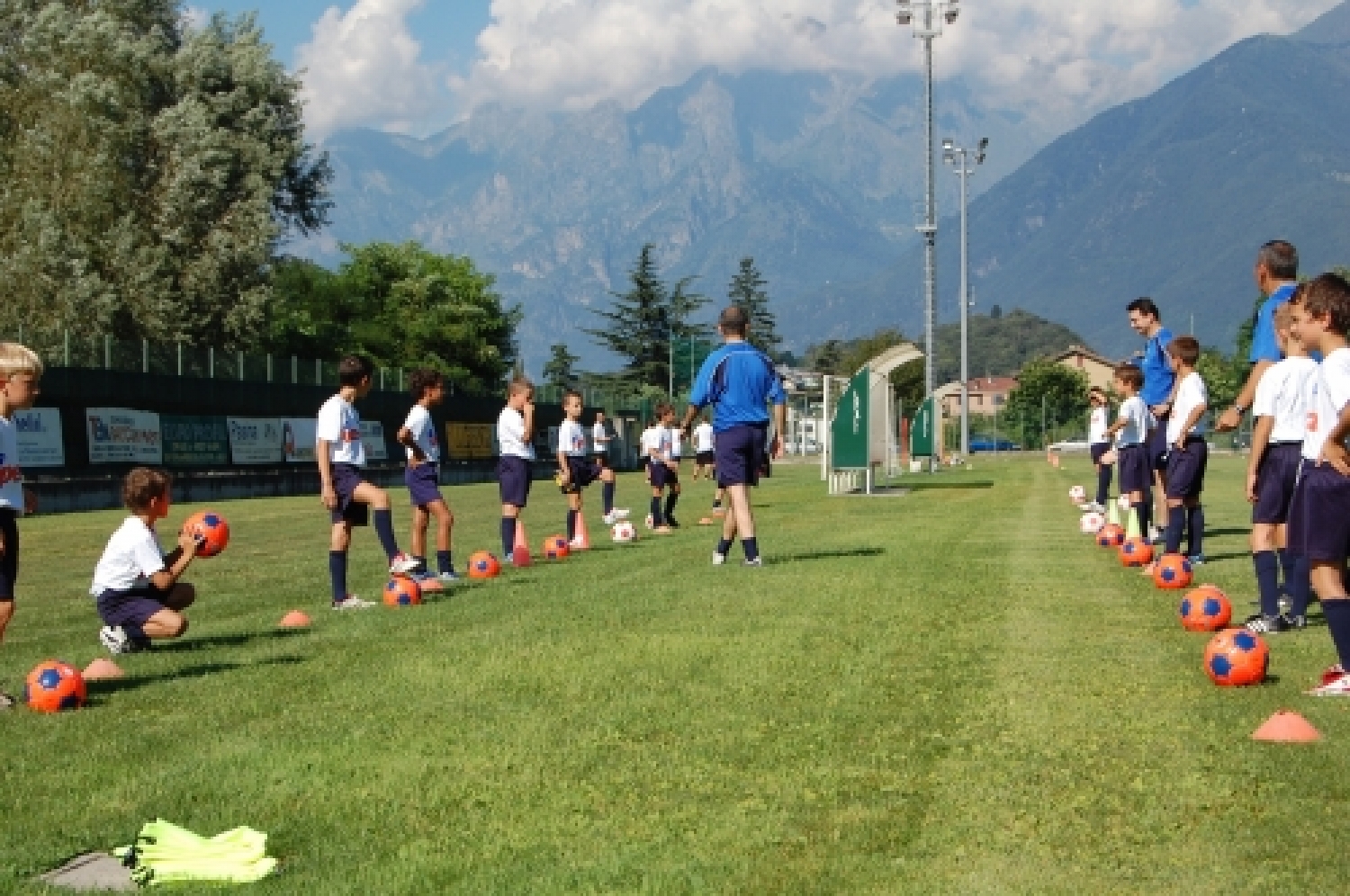 scuola calcio.jpg