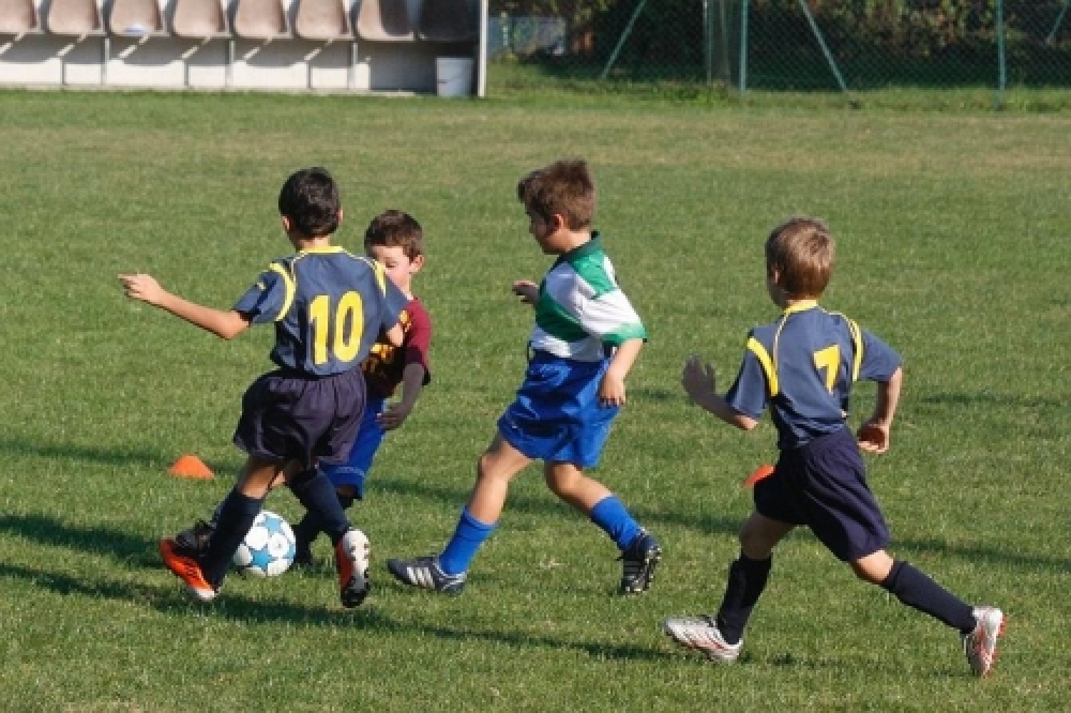 scuola calcio.jpg