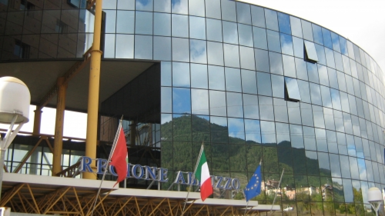 Regione Abruzzo_Palazzo.jpg