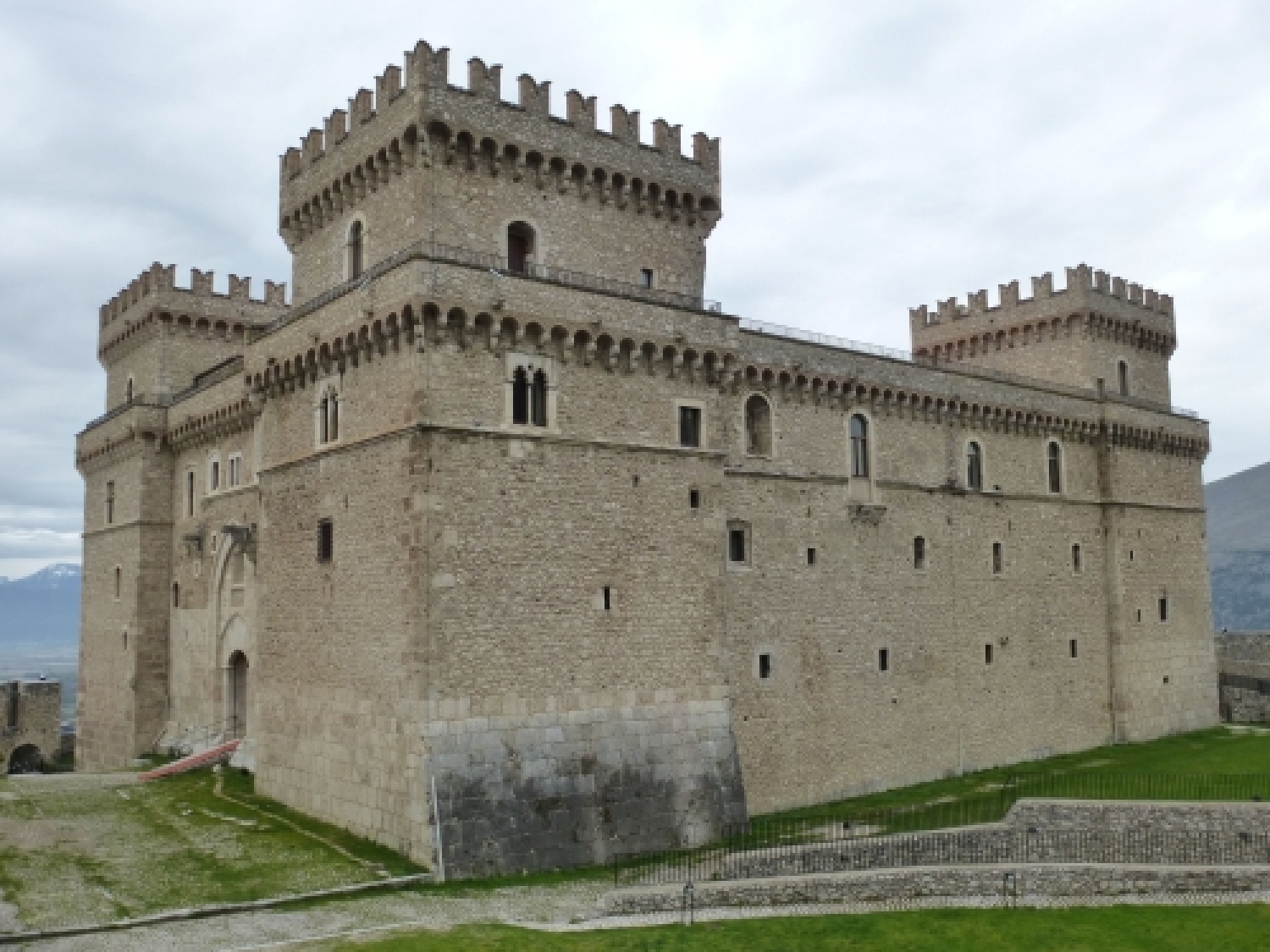 Celano_Castello_FoNo.jpg