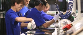 immagine-lavoro-operai-in-fabbrica.jpg