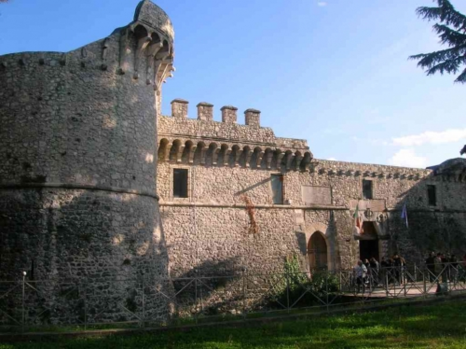 Avezzano_-_Castello_Orsini_Colonna.jpg