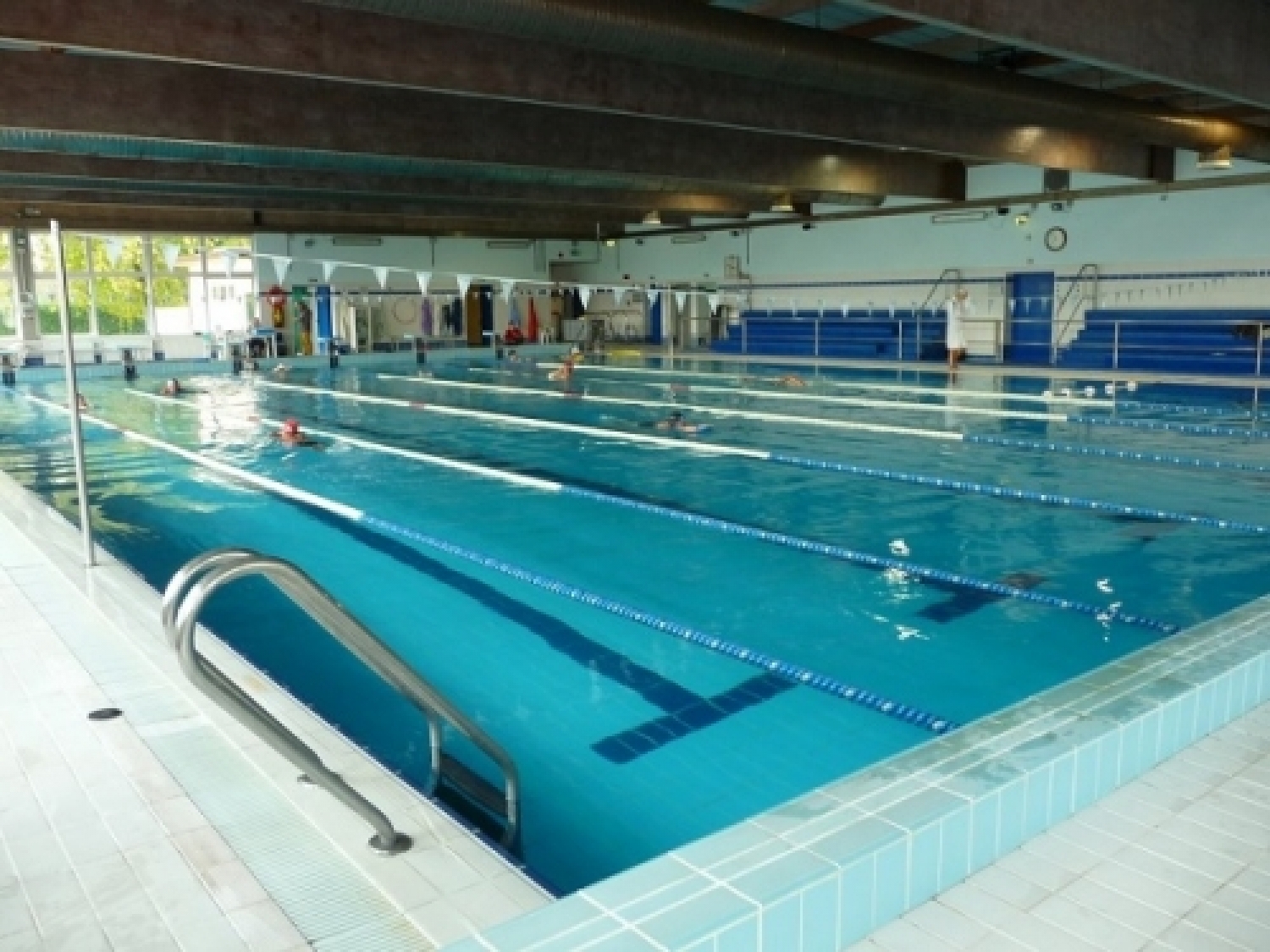 piscina comunale.jpg